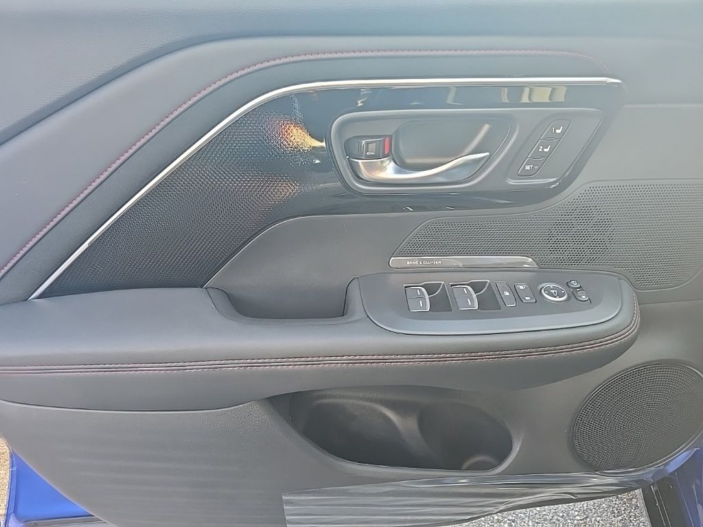 Thumbnail: 2025 Acura ADX - 21