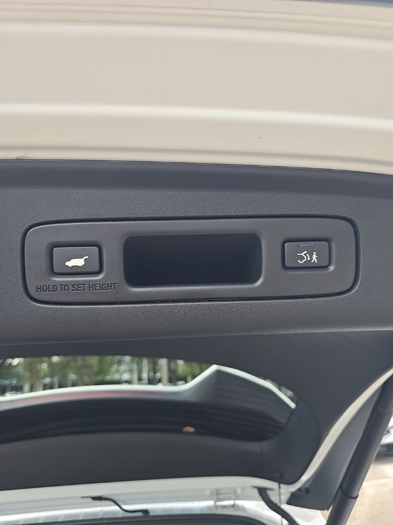 Thumbnail: 2025 Acura ADX - 24