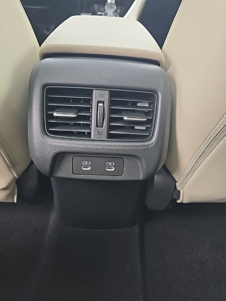 Thumbnail: 2025 Acura ADX - 25