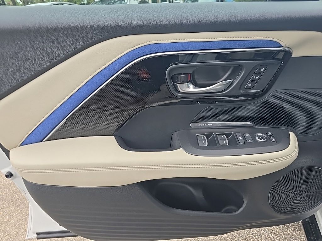 Thumbnail: 2025 Acura ADX - 21