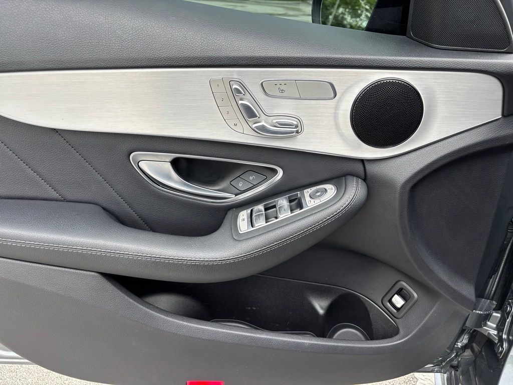 Thumbnail: 2020 Mercedes-Benz C-Class - 24