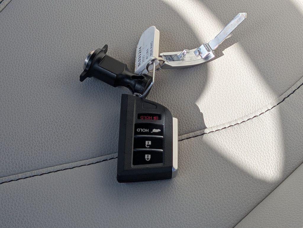 Thumbnail: 2025 Acura RDX - 27