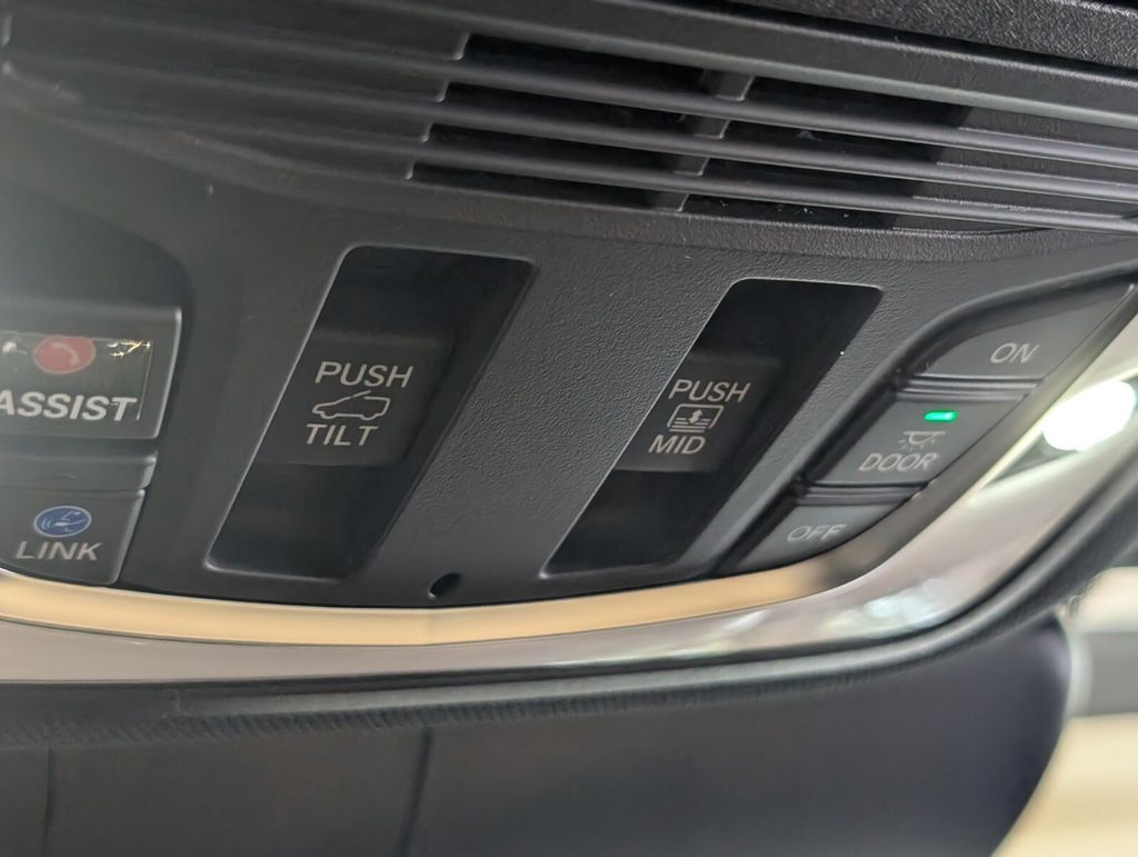 Thumbnail: 2025 Acura RDX - 22