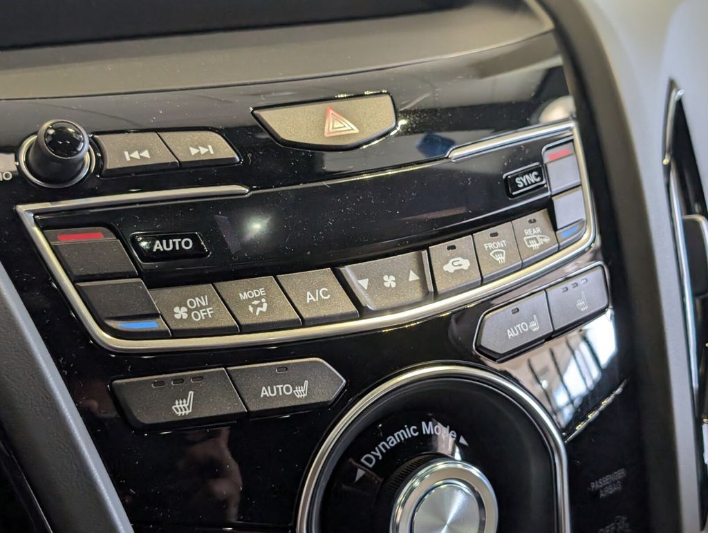 Thumbnail: 2025 Acura RDX - 18