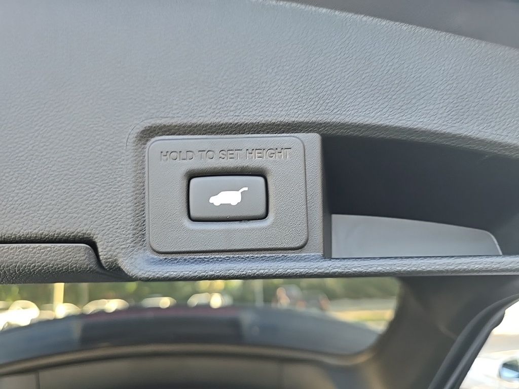 Thumbnail: 2025 Acura RDX - 18