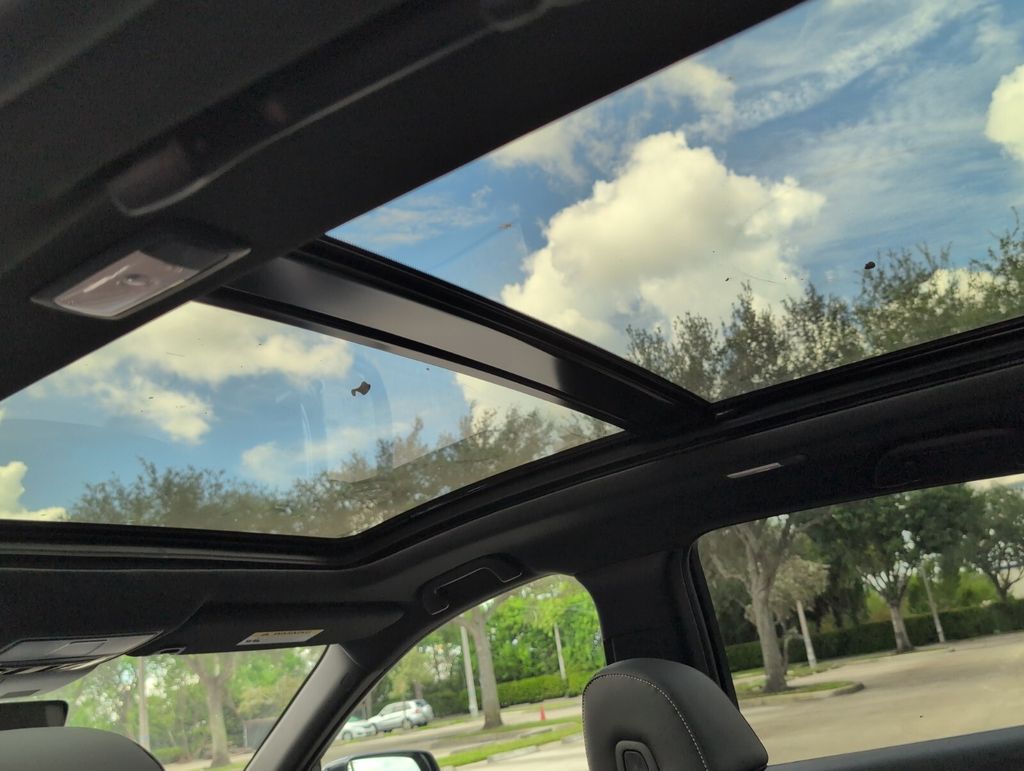 Thumbnail: 2025 Acura RDX - 15