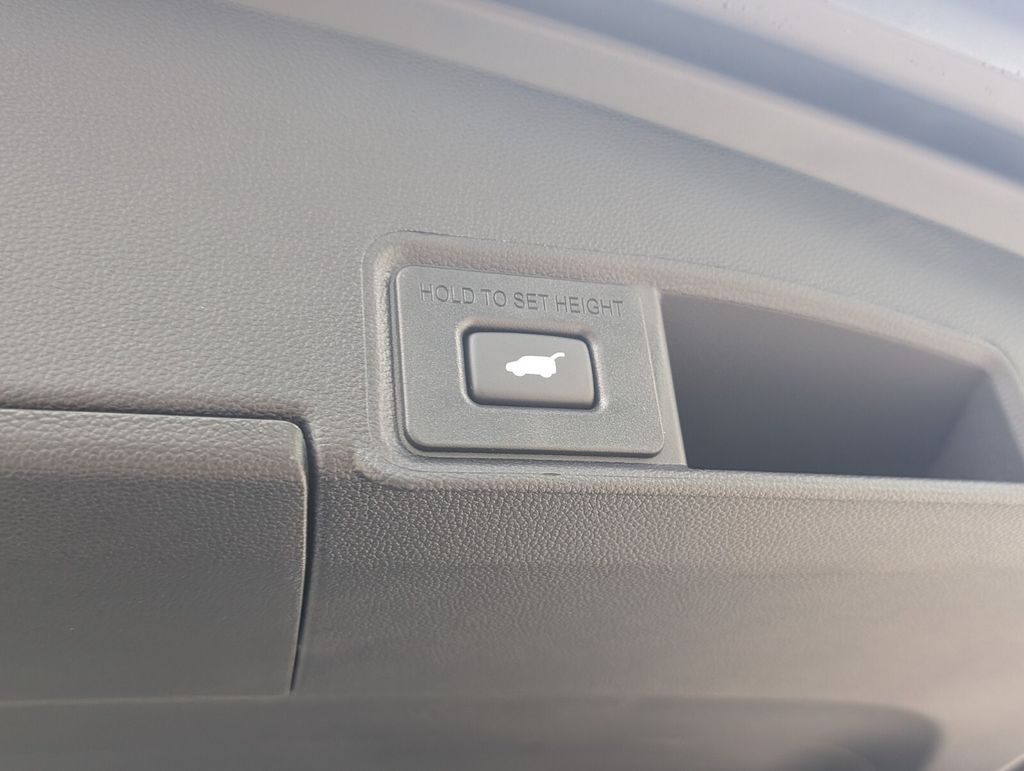 Thumbnail: 2025 Acura RDX - 21