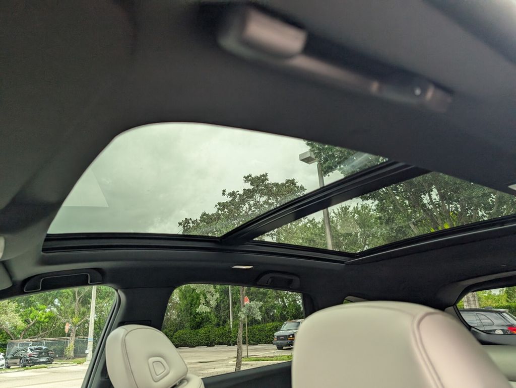 Thumbnail: 2025 Acura RDX - 22