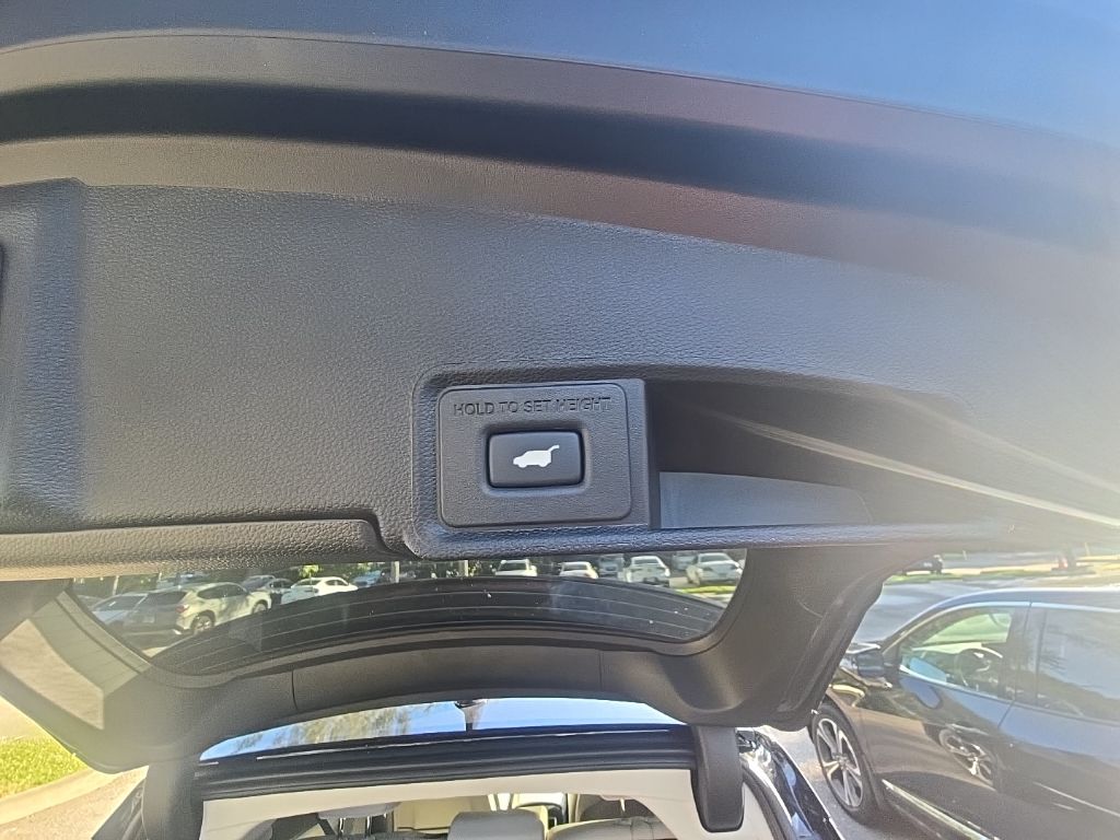 Thumbnail: 2025 Acura RDX - 18