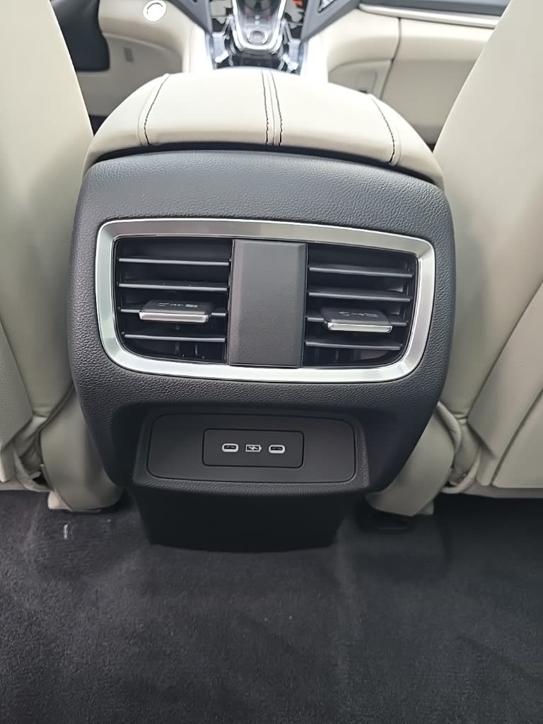 Thumbnail: 2025 Acura RDX - 23