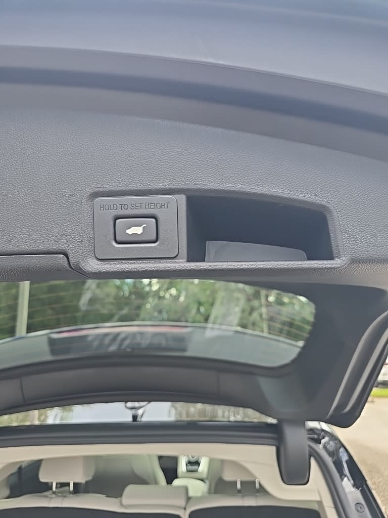 Thumbnail: 2025 Acura RDX - 24