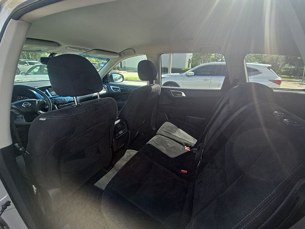 Thumbnail: 2015 Nissan Pathfinder - 33