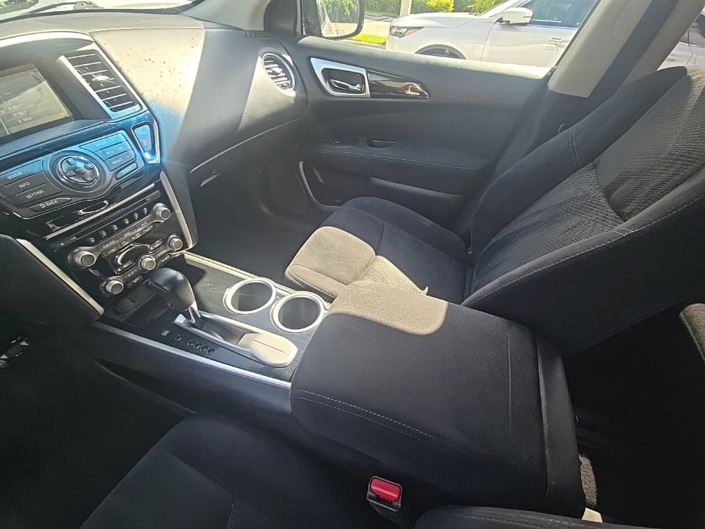 Thumbnail: 2015 Nissan Pathfinder - 9