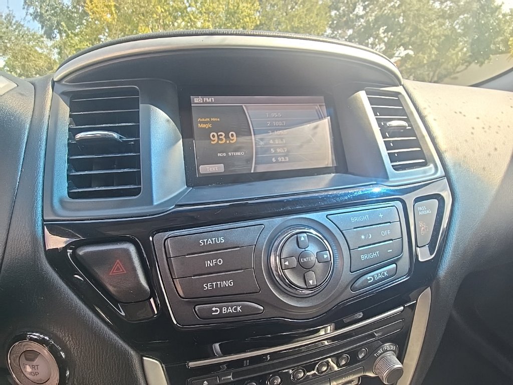 Thumbnail: 2015 Nissan Pathfinder - 12