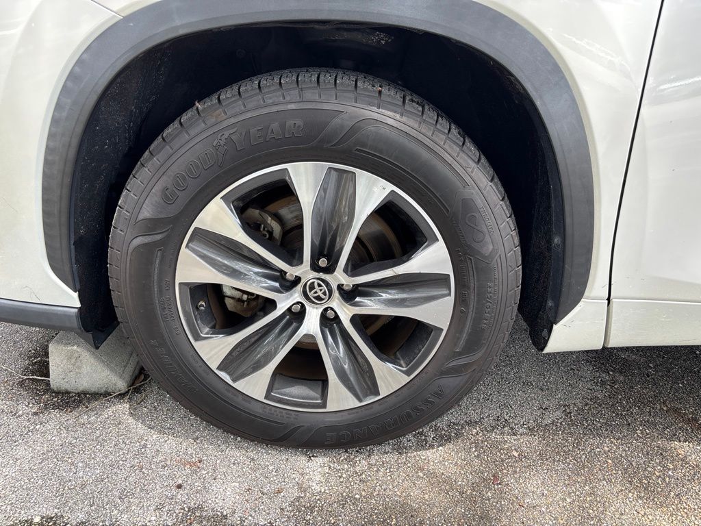 Thumbnail: 2020 Toyota Highlander - 7