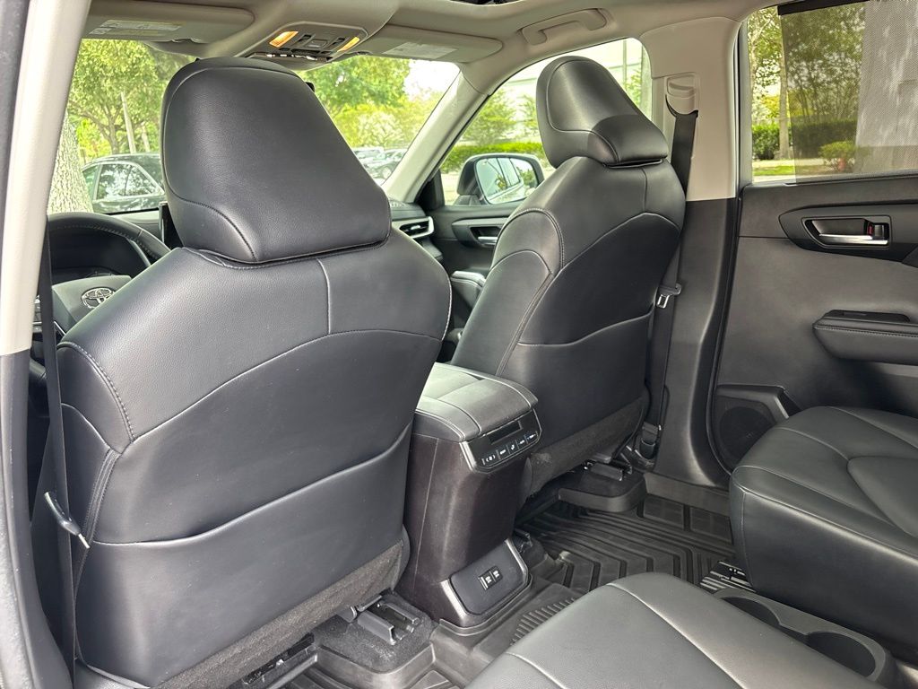 Thumbnail: 2020 Toyota Highlander - 25