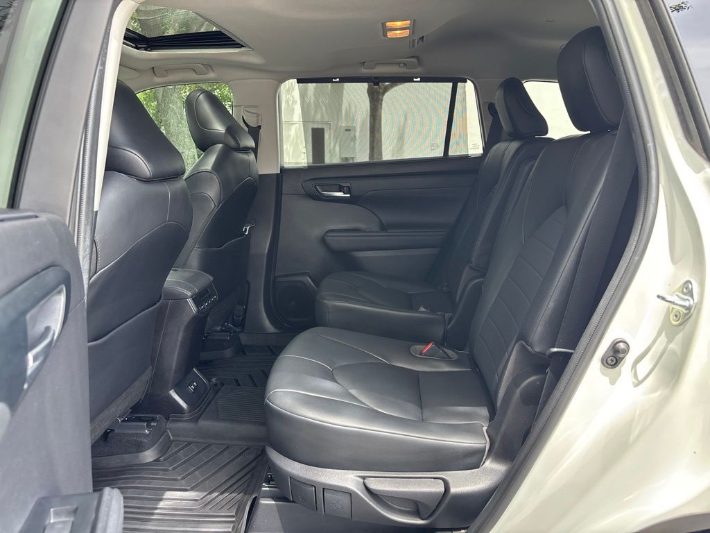 Thumbnail: 2020 Toyota Highlander - 12