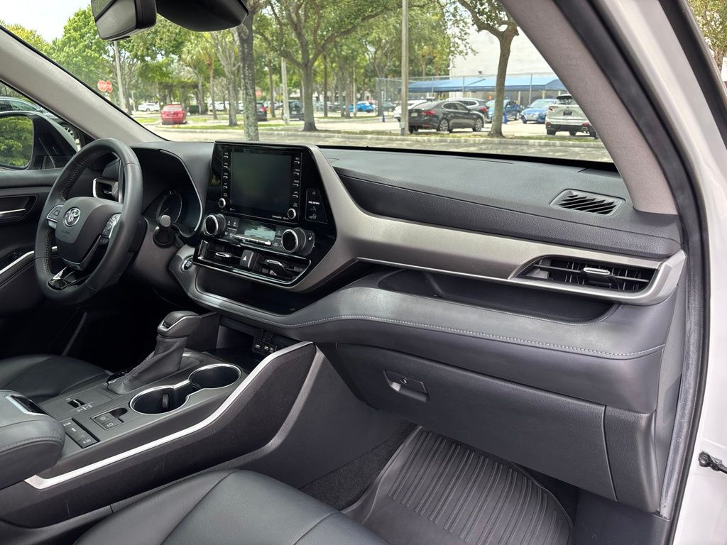 Thumbnail: 2020 Toyota Highlander - 2