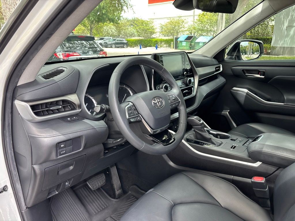 Thumbnail: 2020 Toyota Highlander - 9