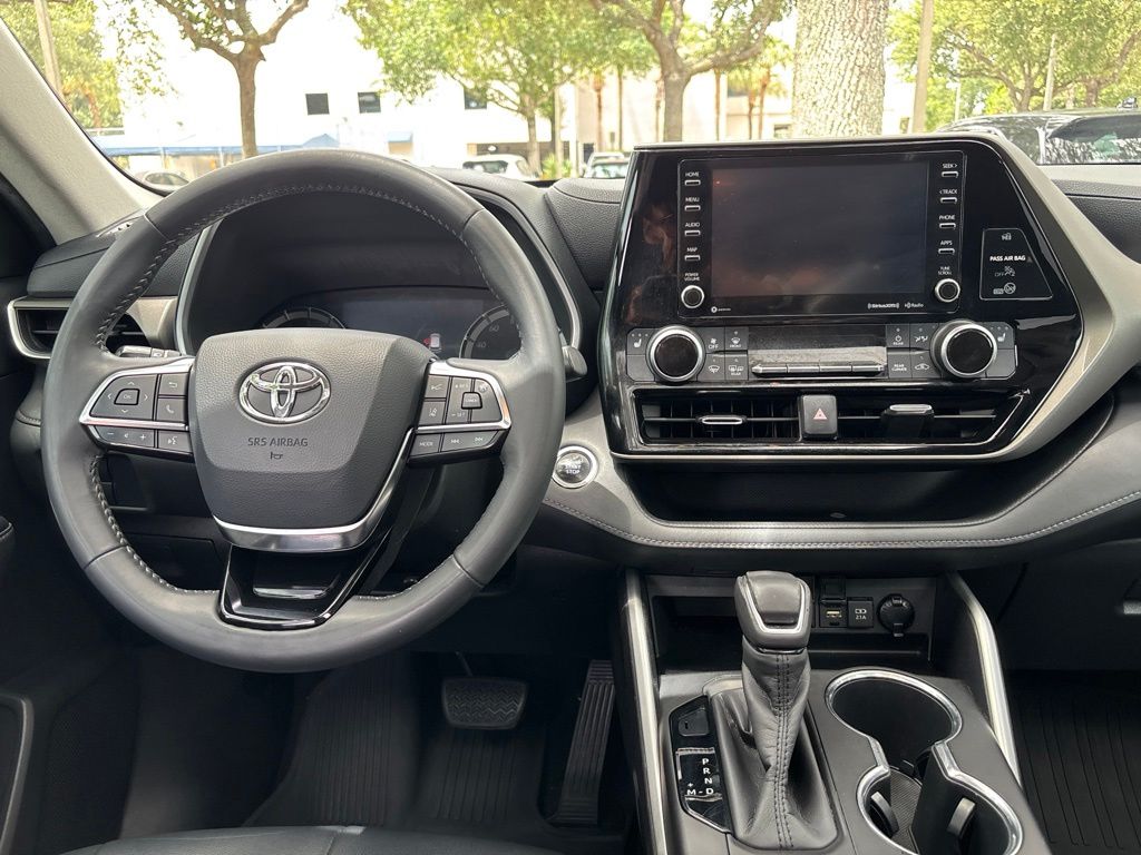 Thumbnail: 2020 Toyota Highlander - 14
