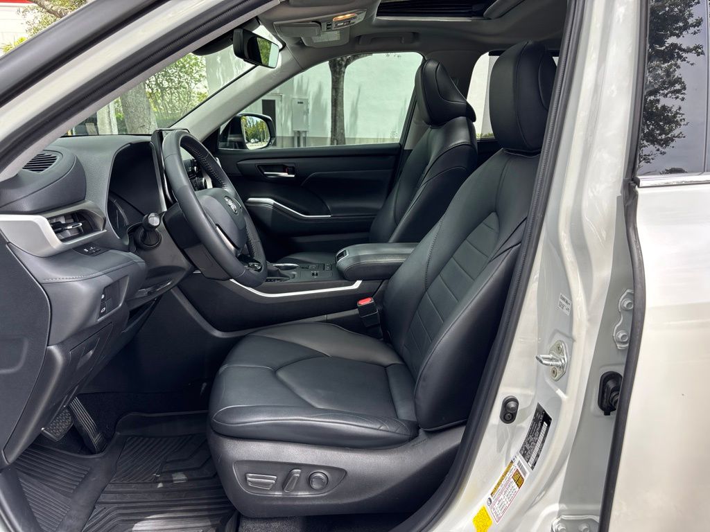 Thumbnail: 2020 Toyota Highlander - 11