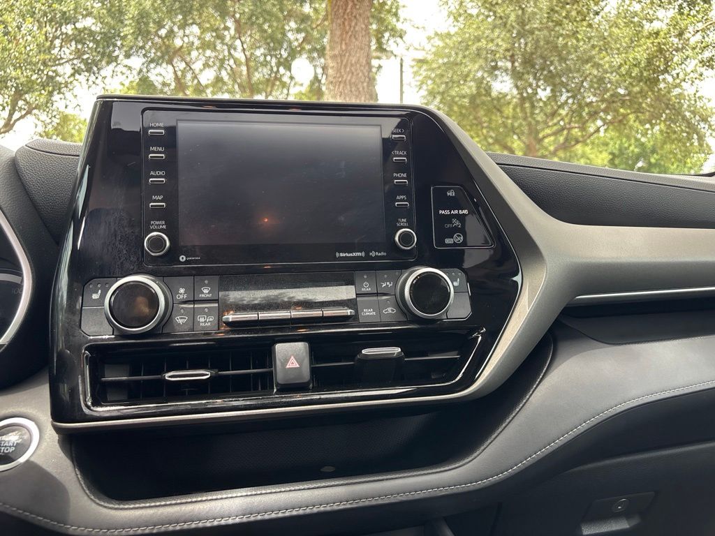 Thumbnail: 2020 Toyota Highlander - 15