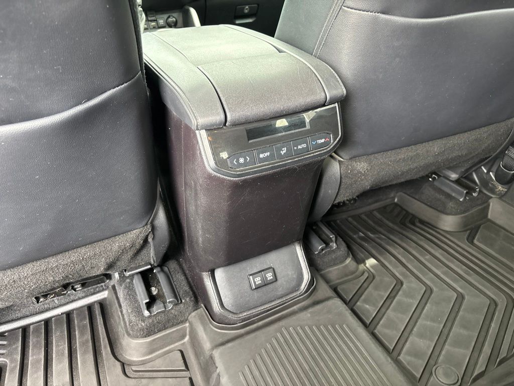 Thumbnail: 2020 Toyota Highlander - 27