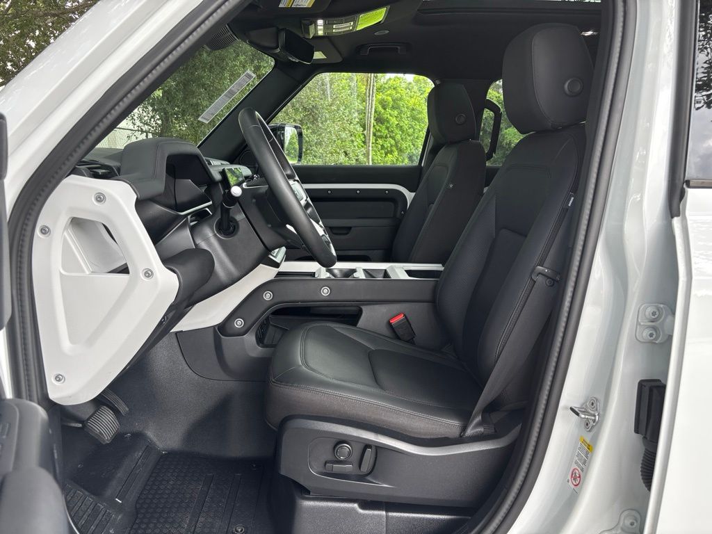 Thumbnail: 2025 Land Rover Defender - 9