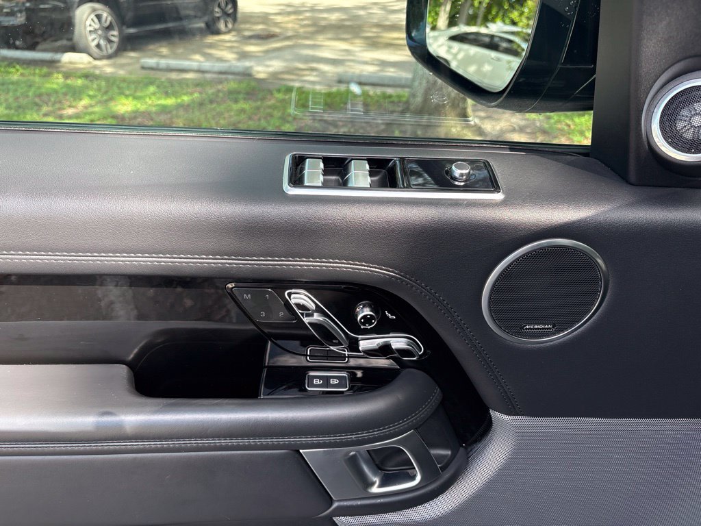 Thumbnail: 2021 Land Rover Range Rover - 22