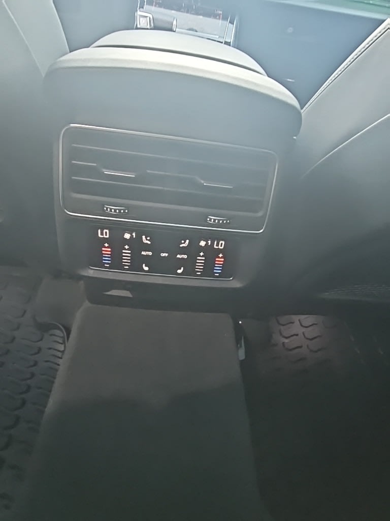 Thumbnail: 2025 Audi SQ7 - 22