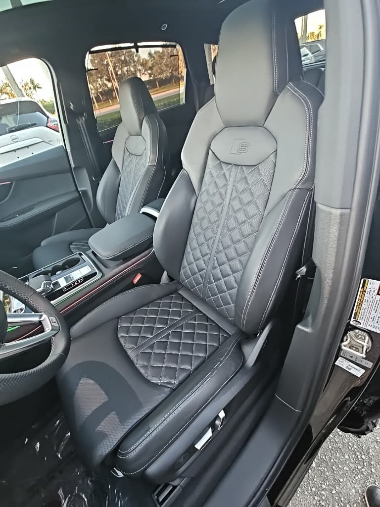 Thumbnail: 2025 Audi SQ7 - 7