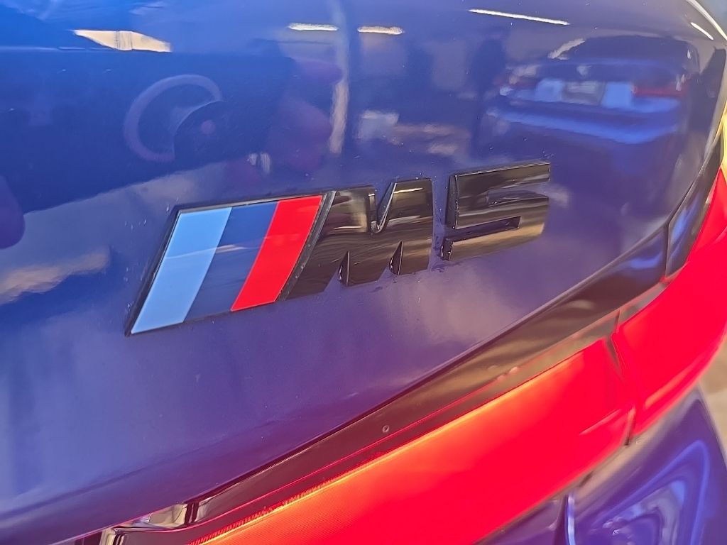 Thumbnail: 2022 BMW M5 - 32