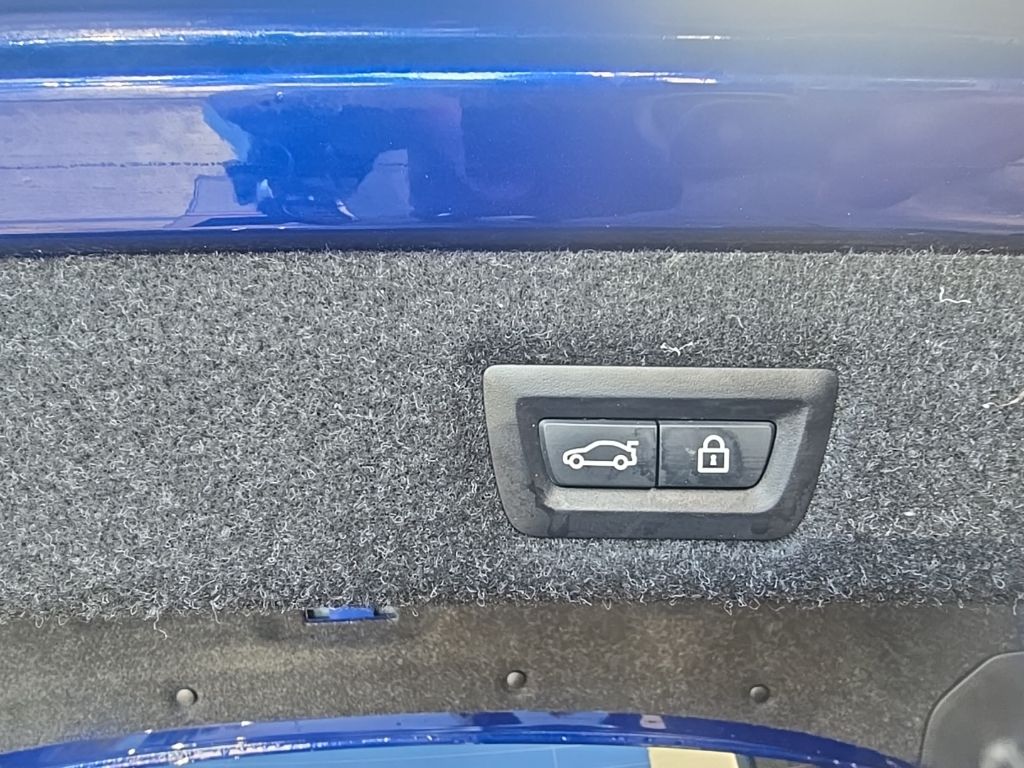 Thumbnail: 2022 BMW M5 - 31