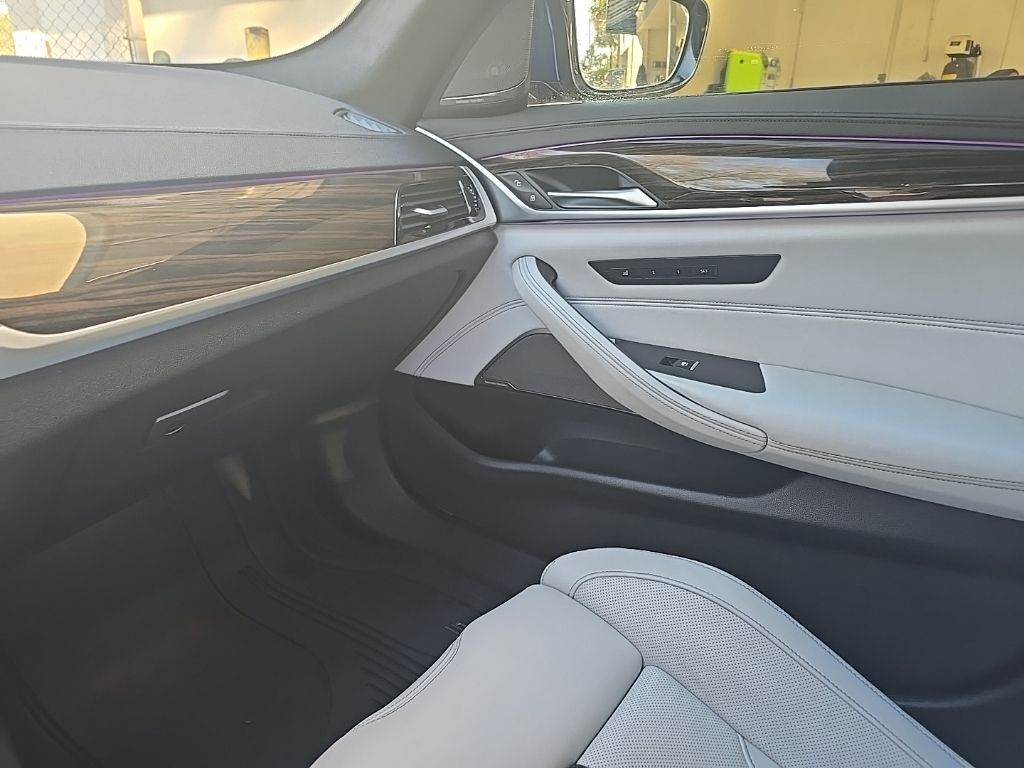 Thumbnail: 2022 BMW M5 - 27