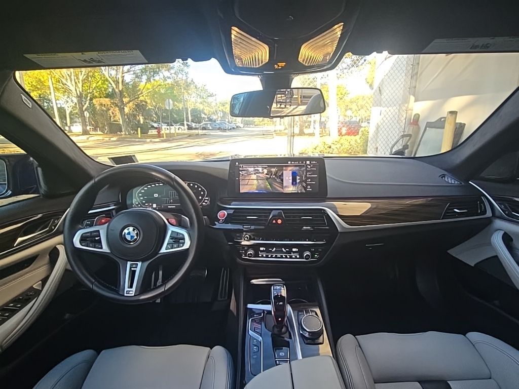 Thumbnail: 2022 BMW M5 - 13