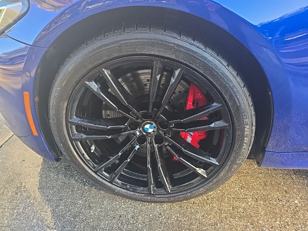 Thumbnail: 2022 BMW M5 - 8