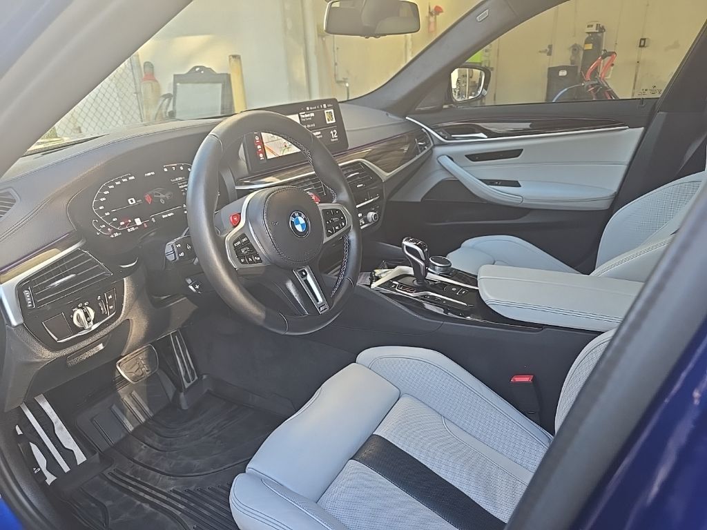 Thumbnail: 2022 BMW M5 - 2