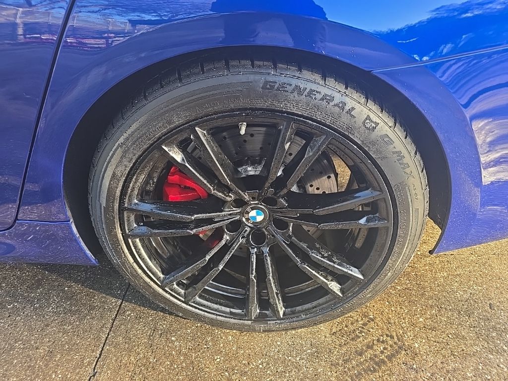 Thumbnail: 2022 BMW M5 - 21