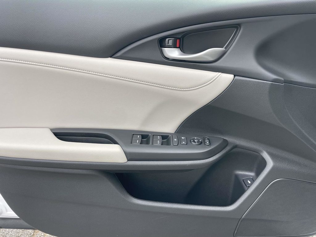 Thumbnail: 2019 Honda Insight - 18