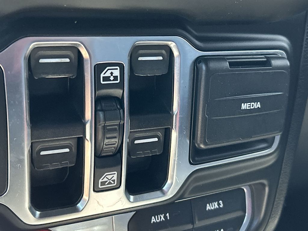 Thumbnail: 2020 Jeep Wrangler - 25