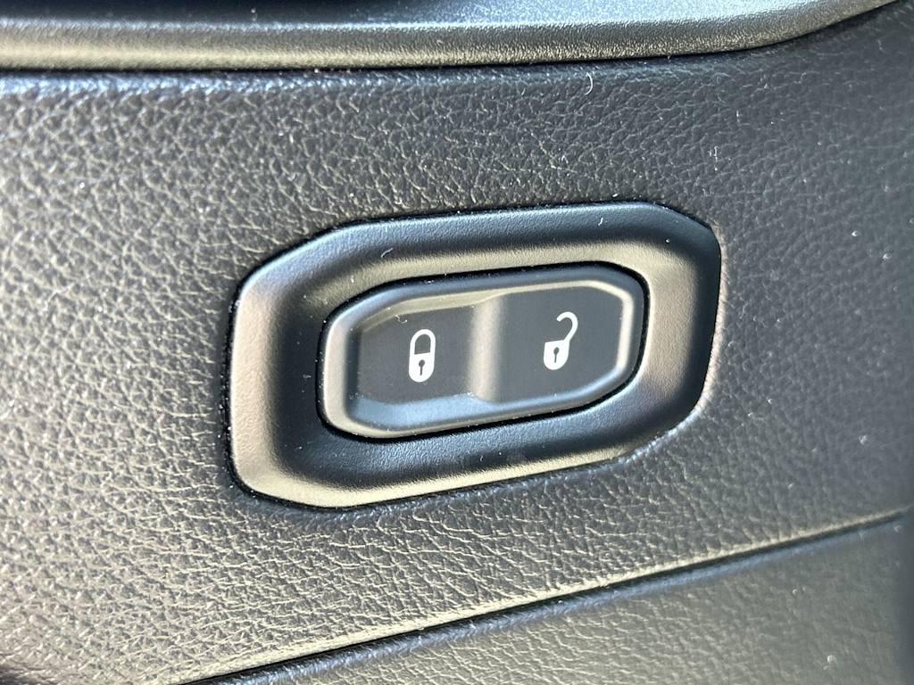 Thumbnail: 2020 Jeep Wrangler - 16