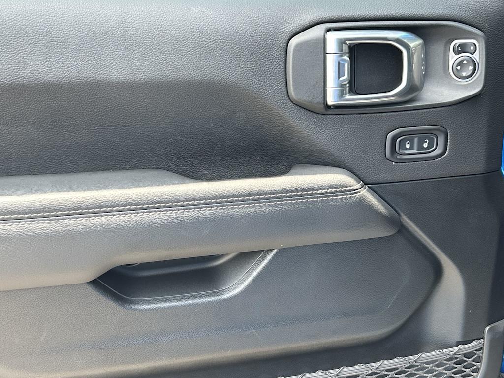 Thumbnail: 2021 Jeep Gladiator - 16