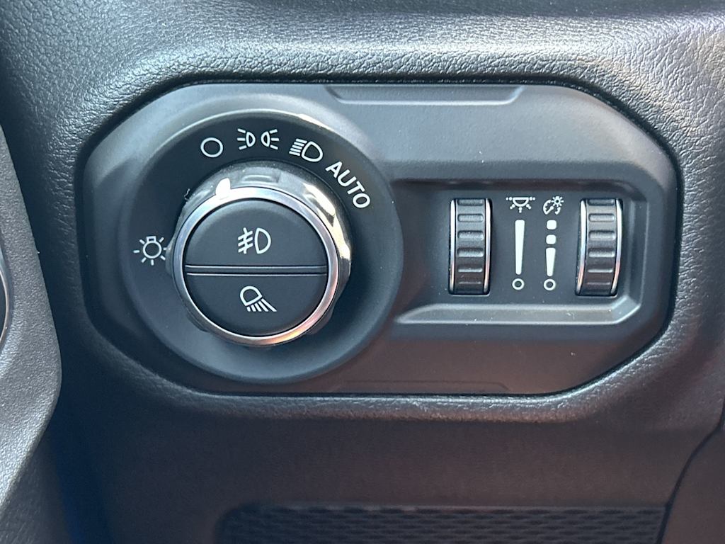 Thumbnail: 2021 Jeep Gladiator - 26