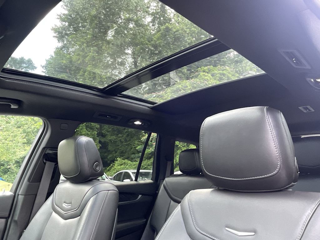 Thumbnail: 2023 Cadillac XT6 - 17