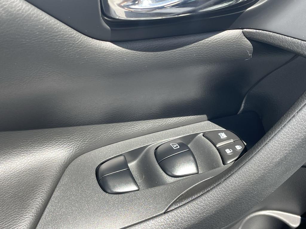 Thumbnail: 2018 Nissan Altima - 16