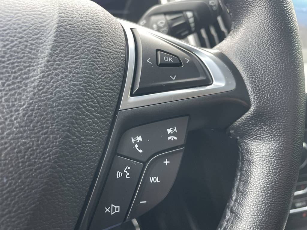 Thumbnail: 2018 Ford Edge - 18