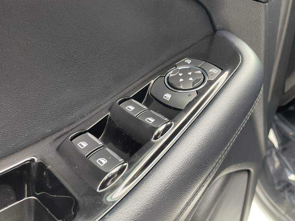 Thumbnail: 2018 Ford Edge - 16