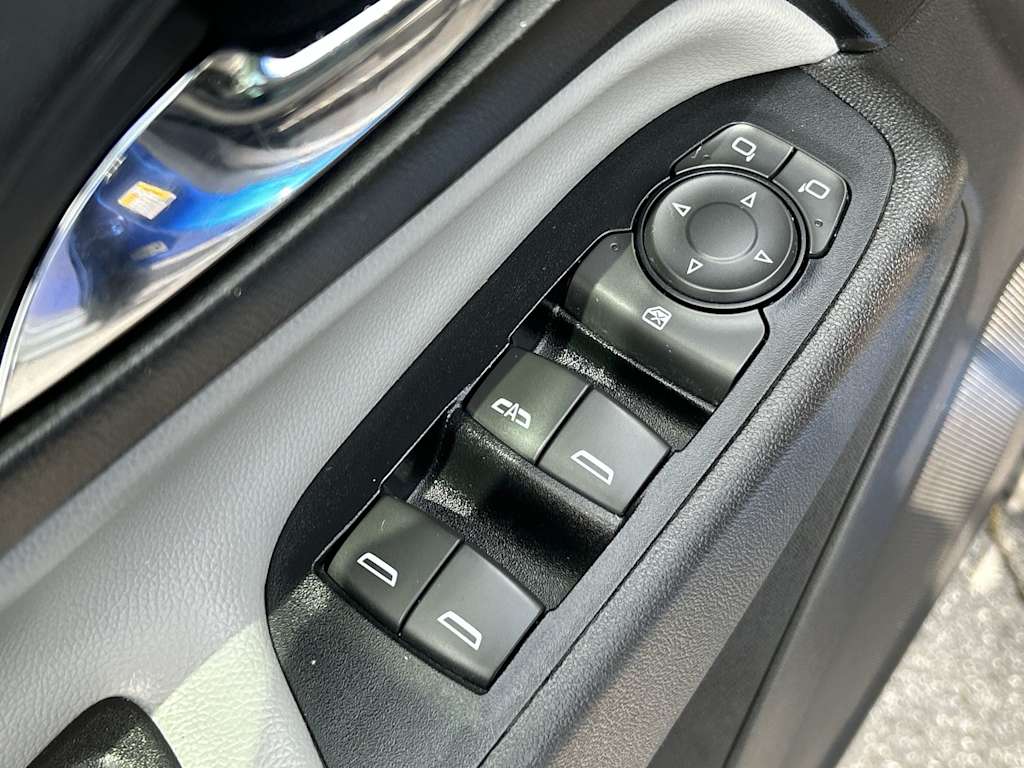 Thumbnail: 2019 Chevrolet Equinox - 16