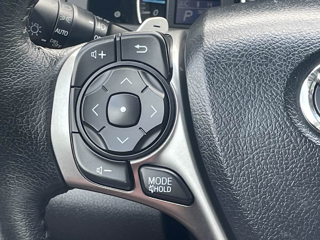 Thumbnail: 2012 Toyota Camry - 18