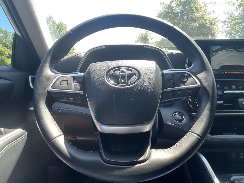Thumbnail: 2023 Toyota Highlander - 7